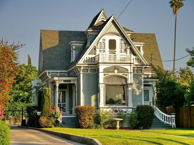 Residência Clássica de Arquitetura Vitoriana com Charme Histórico